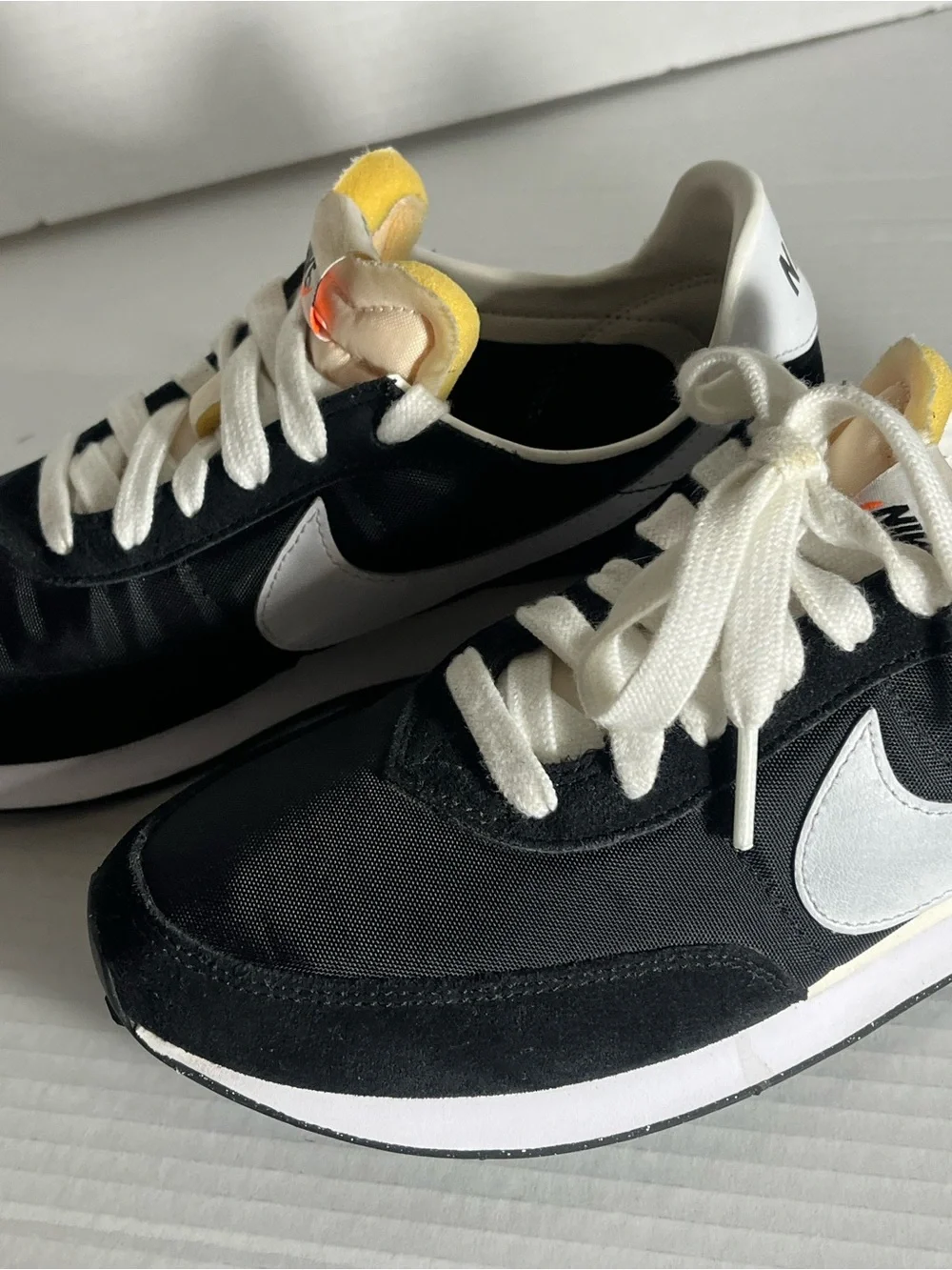 Nike Waffle Trainer size 5 1/2 youth good condition
